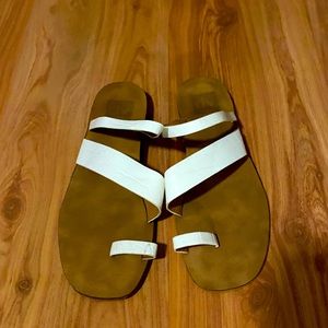 ❤️3/$25 Sale!❤️ Dolce Vita white strappy sandals. Size 7